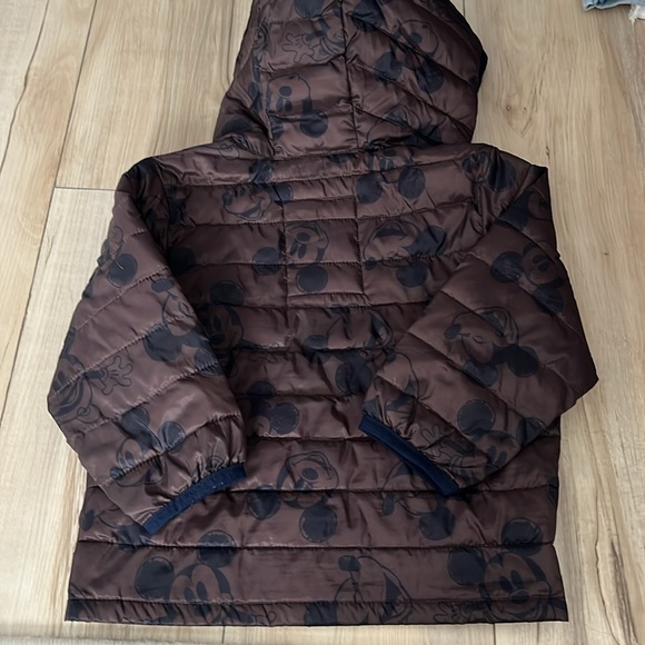 EUC GAP Toddler Boys Mickey Mouse Primaloft Puffer Size 2 - Picture 3 of 3